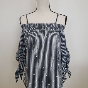 A Byer Cold Shoulder Gray and White Striped Top Sz S